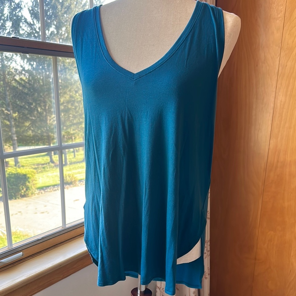 Express: Teal Sleeveless V-Neck Top (NWT)